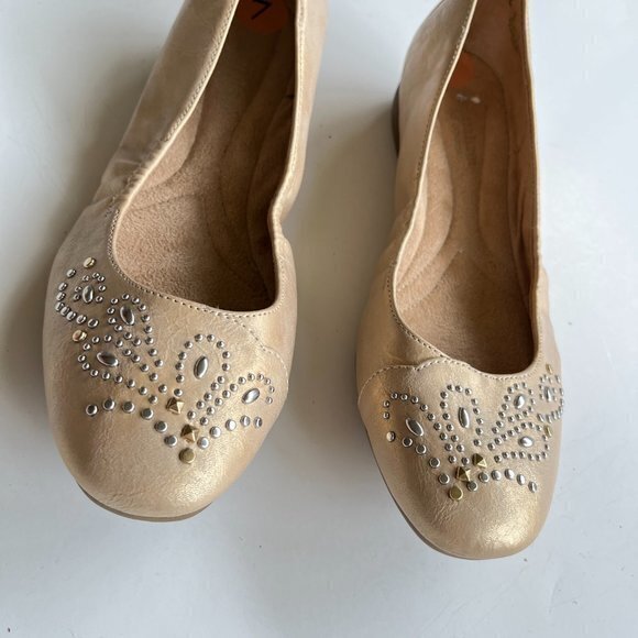 Naturalizer Colby Champagne Vegan Leather Flats Slip On Studded Womens S… - Picture 2 of 7